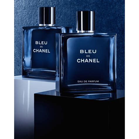 BLEU DE CHANEL Eau de Toilette Spray .